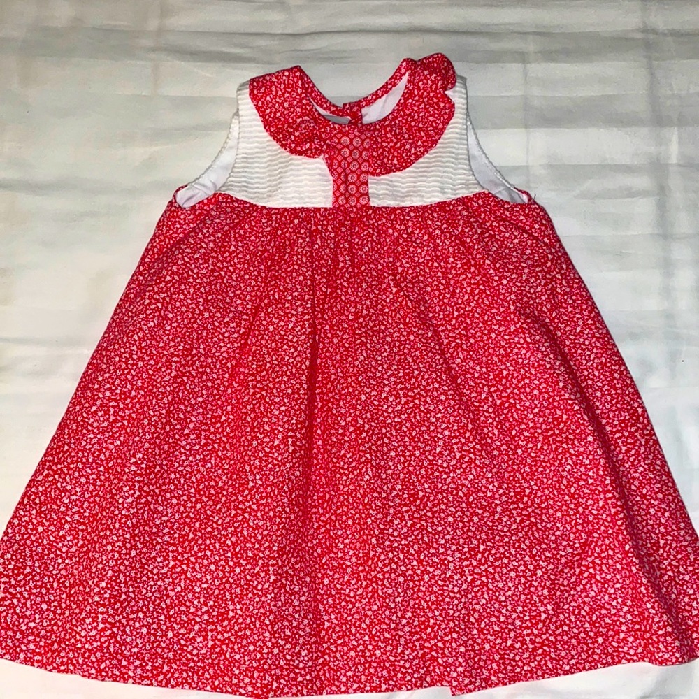 Beautiful armed dress with detail